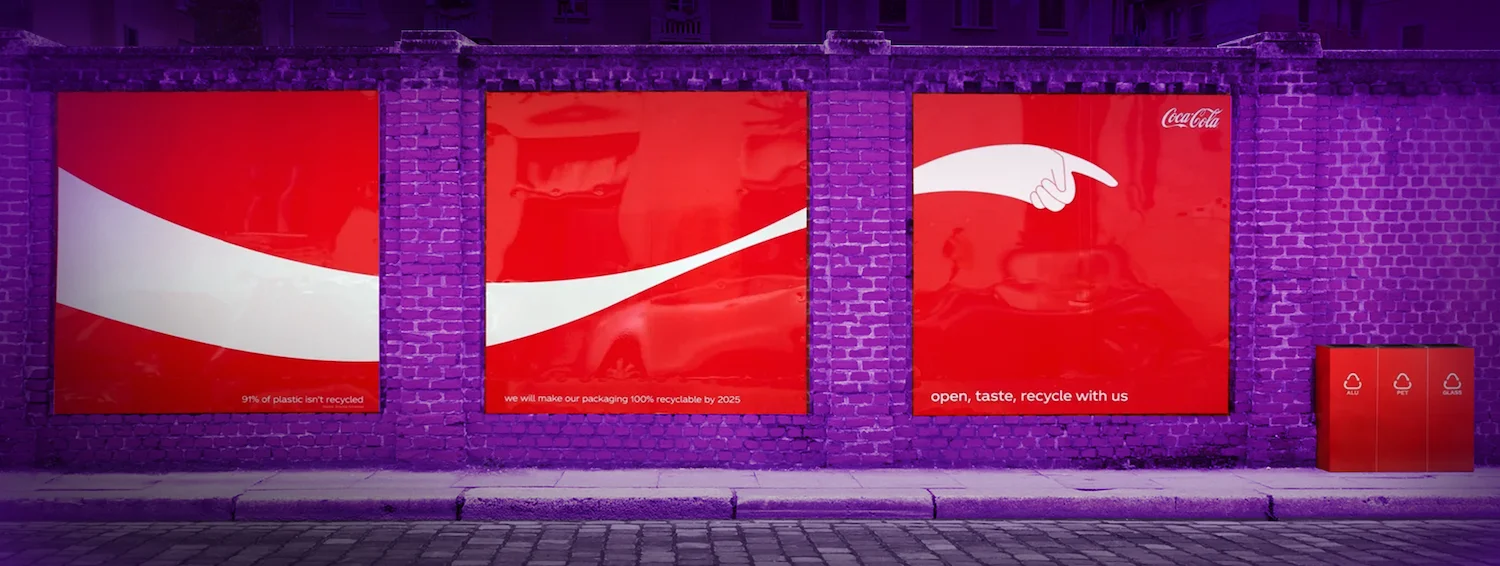 Campanha da Coca-Cola em muro de rua, promovendo sustentabilidade e reciclagem como propósito de marca